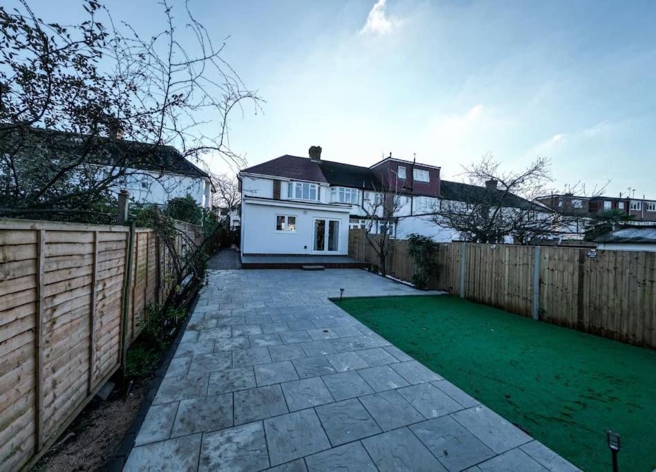 Homely & Peaceful Living Space Morden  Exterior photo