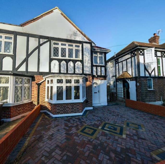 Homely & Peaceful Living Space Morden  Exterior photo