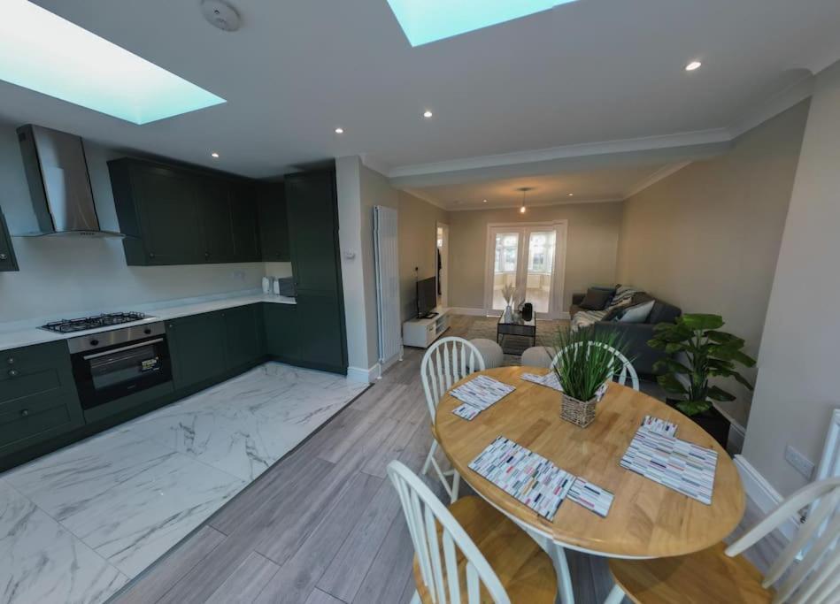 Homely & Peaceful Living Space Morden  Exterior photo